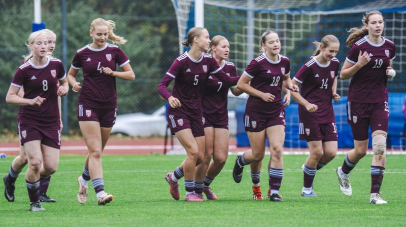 Latvijas U17 valstsvienības futbolistes. Foto: LFF