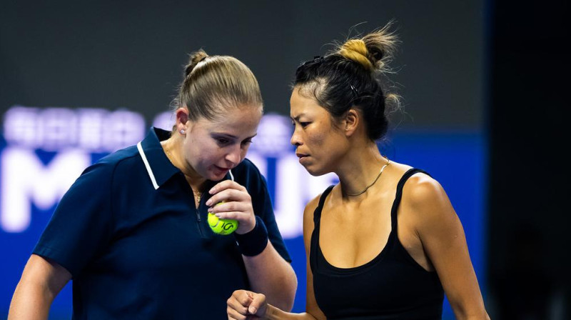 Aļona Ostapenko un Suvei Šei. Foto: Jimmie48 / WTA
