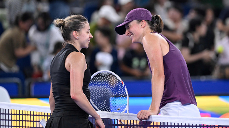 Maja Hvaliņska un Iga Švjonteka. Foto: AFP/Scanpix