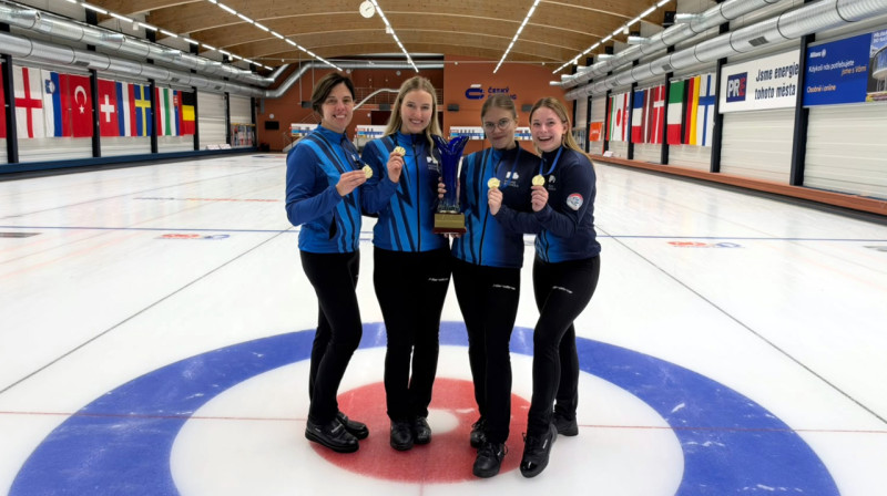 No kreisās: Daina Barone, Katrīna Gaidule, Evelīna Barone, Rēzija Ieviņa
Foto: LKA