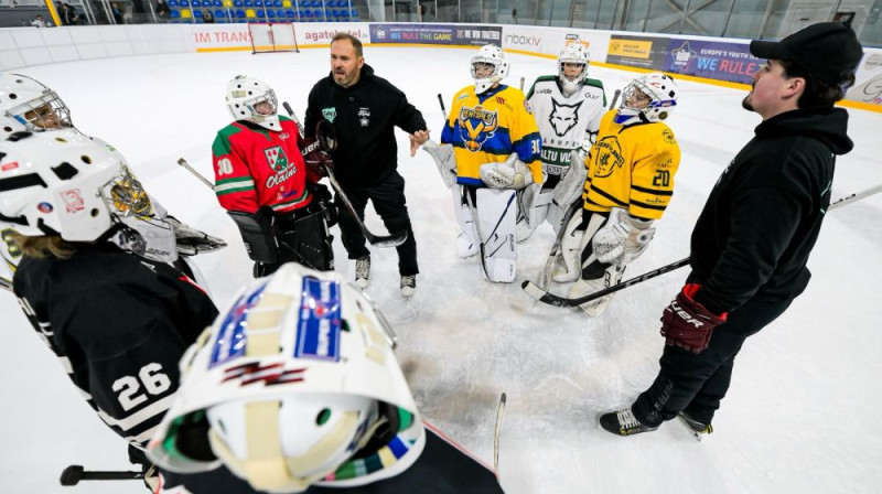 Artūrs Irbe un Denijs Romanovskis sniedz padomus jaunajiem vārtsargiem, foto: Gustavs Ruģelis, 3on3 Hockey