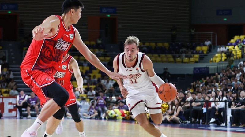 Artūrs Žagars uzbrukumā. Foto: Zhejiang Golden Bulls