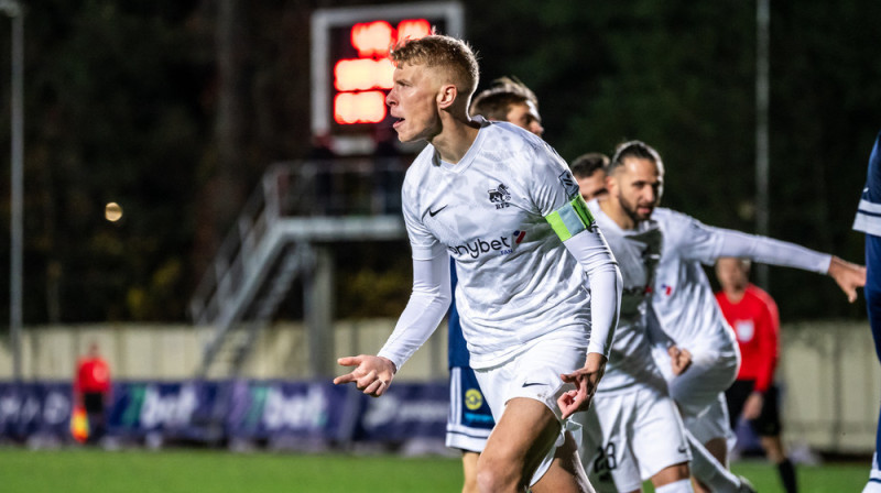 RFS kapteinis Žiga Lipuščeks svin vārtu guvumu pret SK "Super Nova". Foto: Sanita Ieva Sparāne/FC RFS