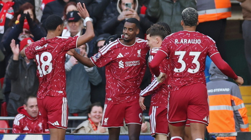 "Liverpool" uzbrucējs Aleksandrs Īsaks svin vārtu guvumu. Foto: ADAM VAUGHAN/EPA/Scanpix