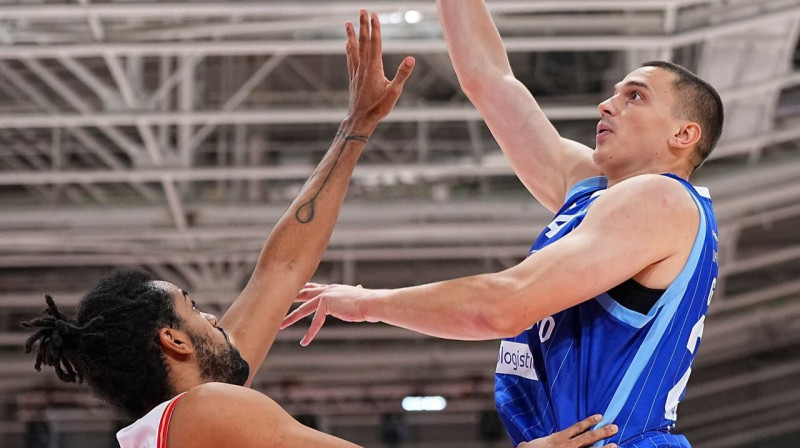 Andrejs Gražulis uzbrukumā. Foto: Pallacanestro Cantù