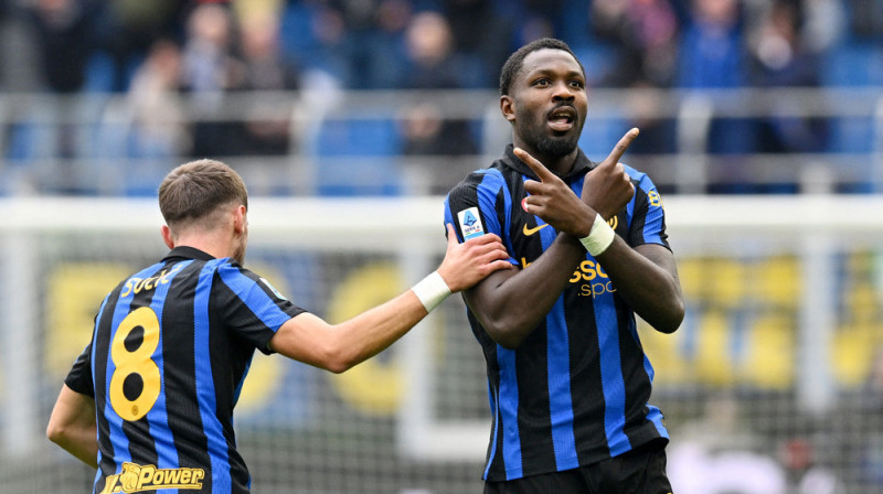 "Inter" uzbrucējs Markuss Tirāms svin vārtu guvumu. Foto: REUTERS/Jennifer Lorenzini/Scanpix