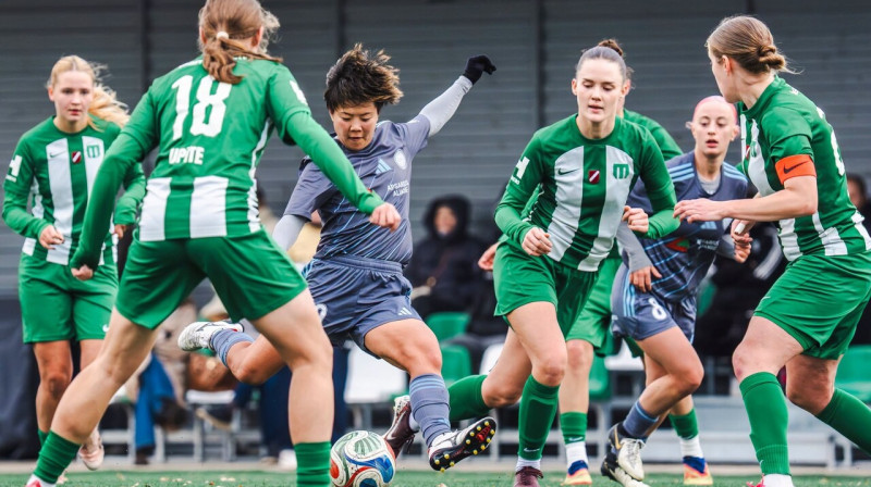 "Riga" japāņu futboliste Minami Oi uzbrukumā pret "Mettu". Foto: Riga FC Women