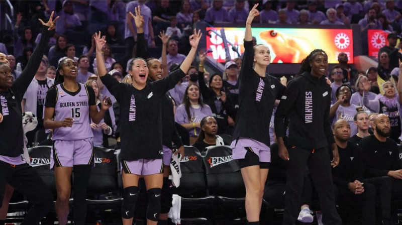 Juste Jocīte un "Valkyries" basketbolistes 2026. gada 26. oktobrī. Foto: Golden State Valkyries
