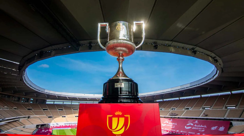 Spānijas Karaļa kausa ("Copa del Rey") trofeja. Foto: Eldesmarque