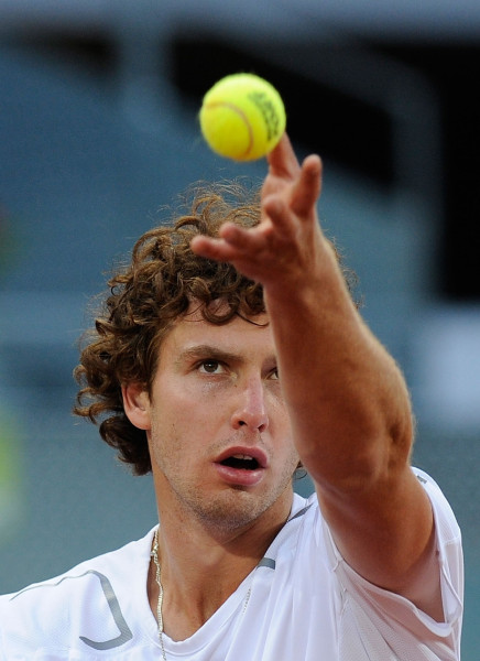 Gulbis...pakāpjas uz pozīciju Nr.1