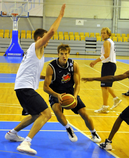 "Valmiera" pārspēj igauņus