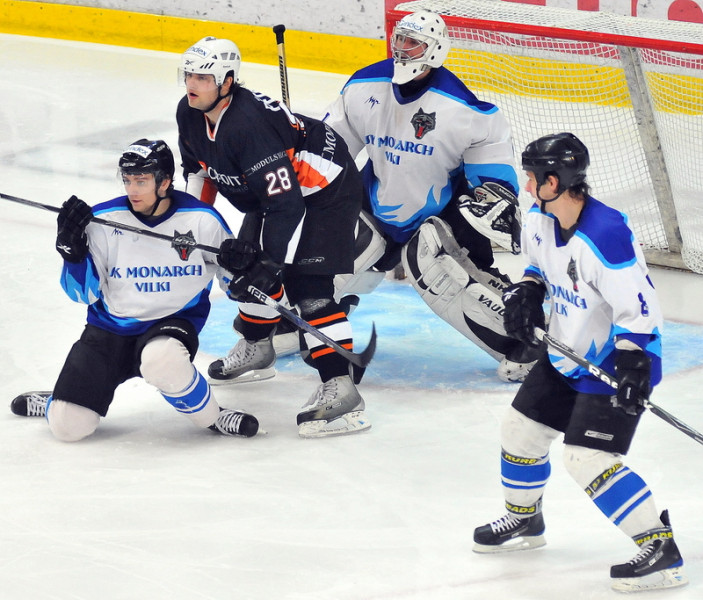 Hokeja čempionātā zināmi "play off" pāri