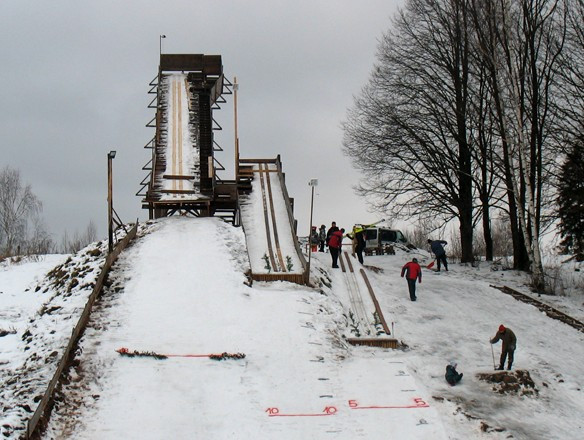 Siguldas tramplīnā pirmās sacensības aizvadītas