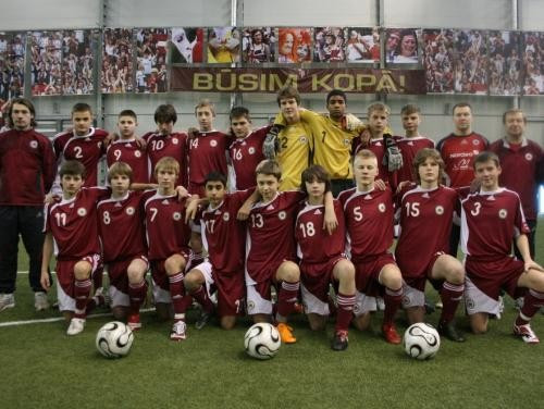 U-16 futbolisti noslēdz turnīru ar zaudējumu lietuviešiem