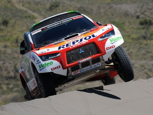 "Mitsubishi" aiziet no Dakāras rallija
