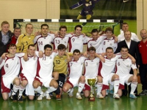 Telpu futbolisti cīņā par iekļūšanu Eiropas čempionātā