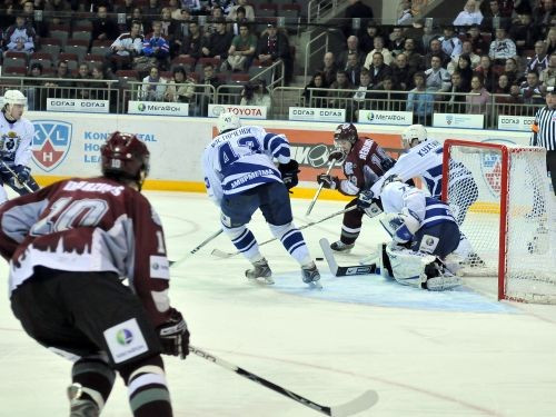 ''Dinamo'' KHL Regulāro sezonu beidz 10.vietā