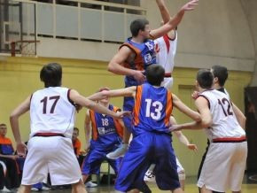 "LLU" play off sāk ar uzvaru