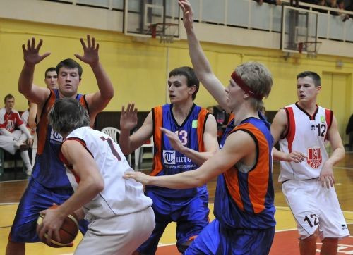Favorīti soļo uz "Final 4"