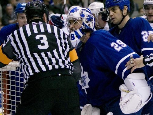 NHL par tiesneša apvainošanu soda Gerberu