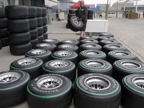 ''Bridgestone'' plāno ieviest šaurākas priekšējās riepas