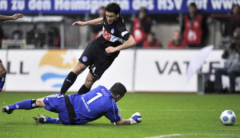 Ļoti svarīgā mačā "HSV" nospēlē neizšķirti ar "Hertha"