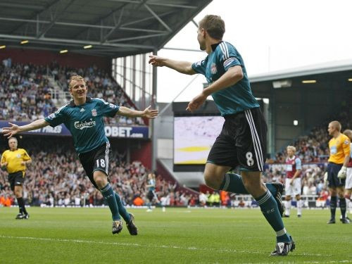 "Liverpool" pārspēj "West Ham" un atgriežas pirmajā vietā