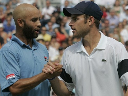 Rodiks savaino potīti, finālā Marejs un Bleiks