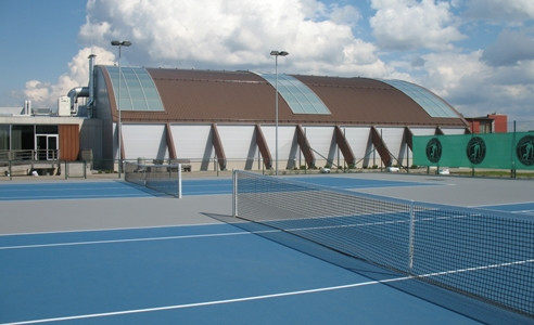 Netālu no Rīgas darbu uzsācis moderns tenisa klubs
