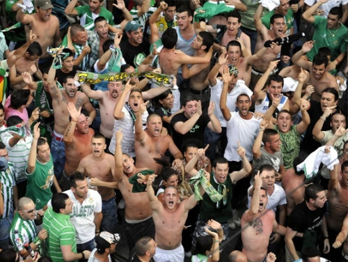 "Real Betis" atbalstītāji pret kluba īpašnieku Loperu