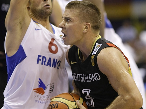 Vācijas basketbolisti apspēlē Krieviju