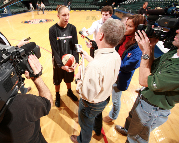 WNBA fināli izpārdoti