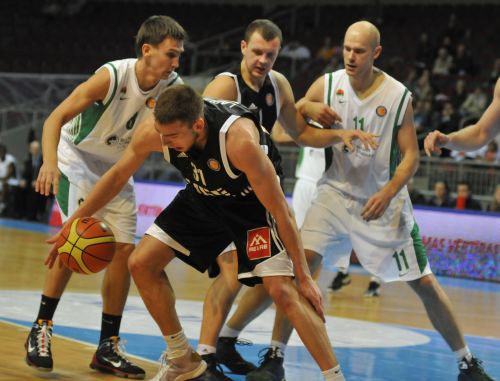 VEF cīnās, bet zaudē "Unics"