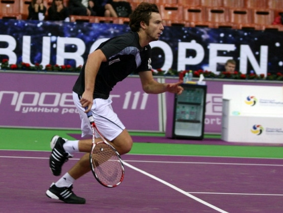 Gulbis atgūst astoņas pozīcijas