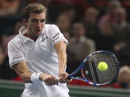 Federers negaidīti zaudē Parīzē