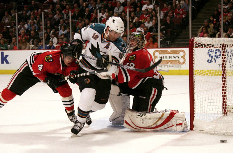 "Blackhawks" mājās apspēlē "Sharks"