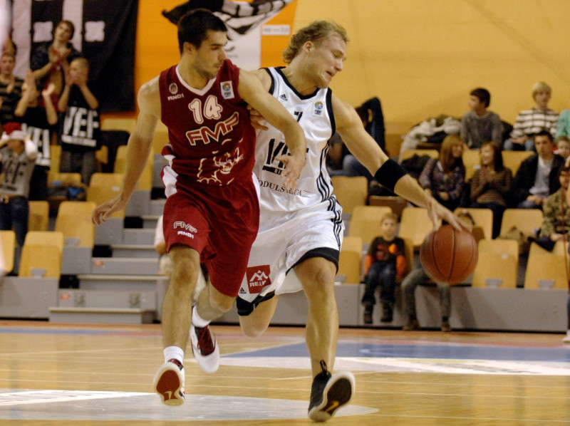 VEF zaudējums spraigā mača galotnē