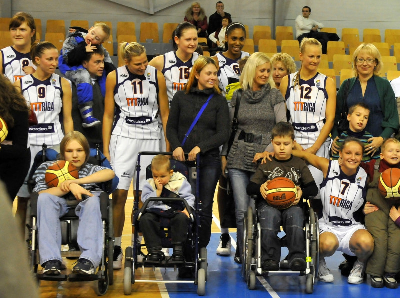 "TTT Rīga" bērniem dāvina prieku trešajā Adventē