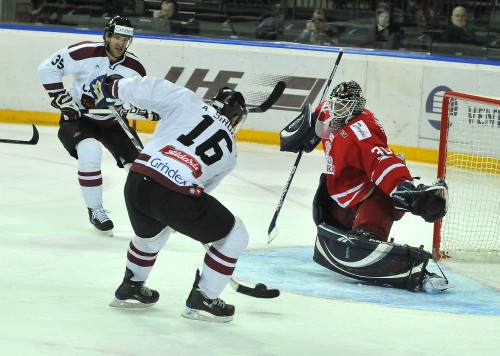 Latvijas hokejisti apspēlē dāņus