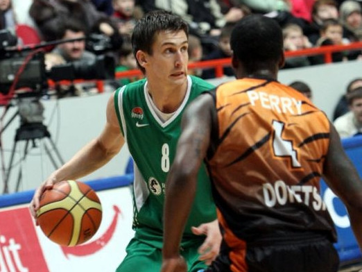 "Unics" pieveic Doņecku