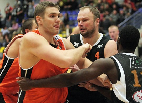 ''Barons'' saspringtā spēlē pārspēj ''Zemgali''