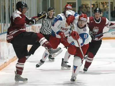 U-20 hokejisti pārbaudes spēlē pieveic Krieviju