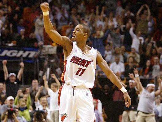 "Heat" sastāvam pievienojas Alstons