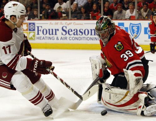 "Coyotes" izbraukumā uzvar "Blackhawks"