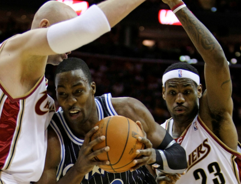 Džeimss un "Cavaliers" tiek galā ar "Magic"