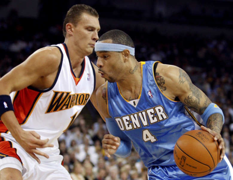 "Warriors" savā laukumā piekāpjas "Nuggets"