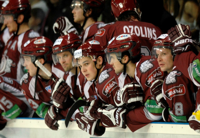 "Dinamo" briest "play-off" cīņām