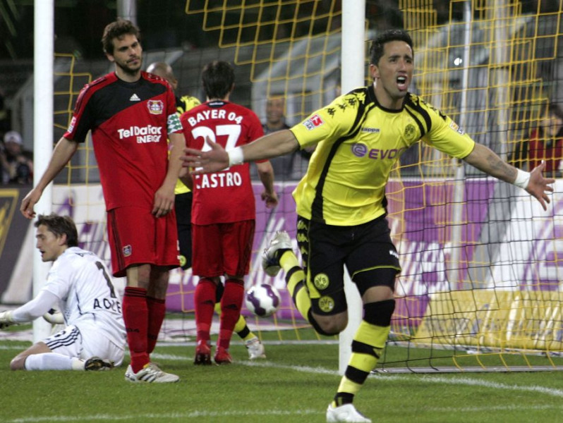 "Bayern" zaudē Frankfurtē, "Bayer 04" - Dortmundē