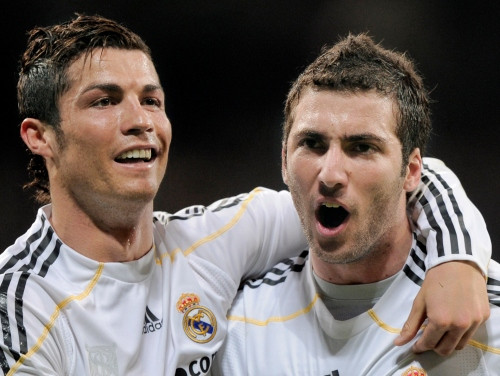 Madrides "Real" atspēlējas un pārspēj "Sporting"