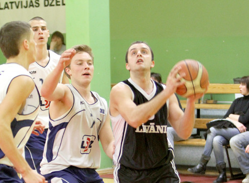 BS "Ogre" sīvā cīņā uzveic līvāniešus
